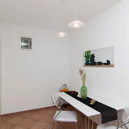 Cvek2 / Comfort Studio App / A2 Balcony Apts Apartment