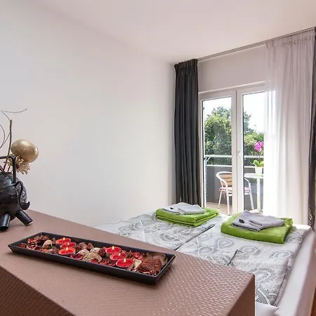 Cvek2 / Comfort Studio App / A2 Balcony Apts *
